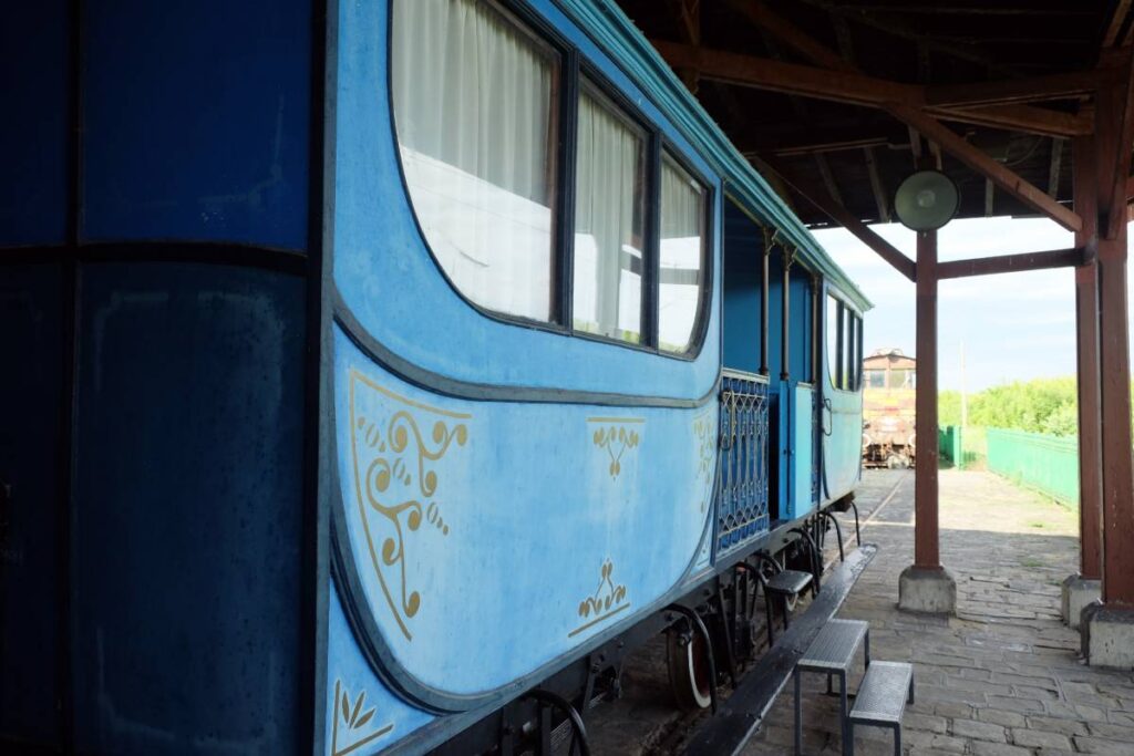 Vielles voiture de train - Musée national des transports à Roussé (Bulgarie) ©Etpourtantelletourne.fr