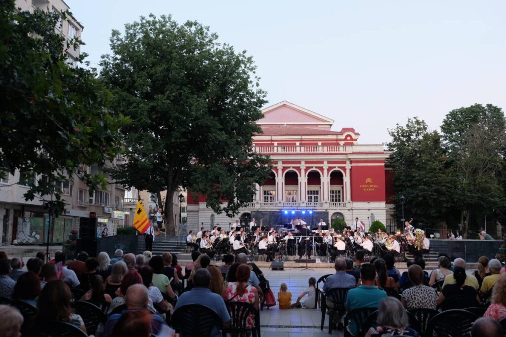 Opéra de plein air à Roussé (Bulgarie) ©Etpourtantelletourne.fr