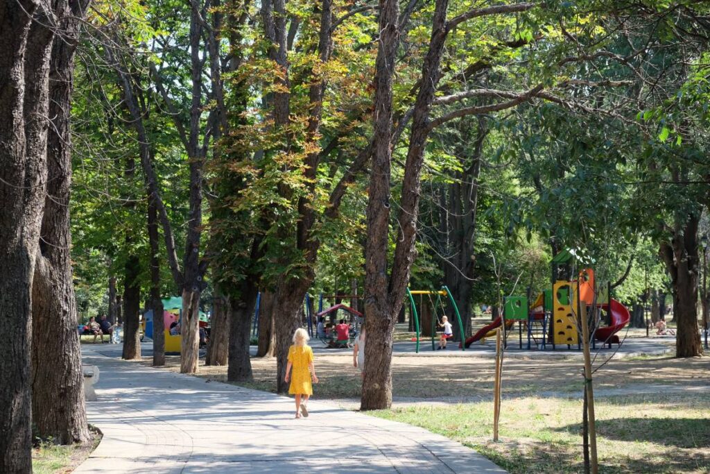 Parc de la Renaissance + aire de jeux à Roussé (Bulgarie) ©Etpourtantelletourne.fr