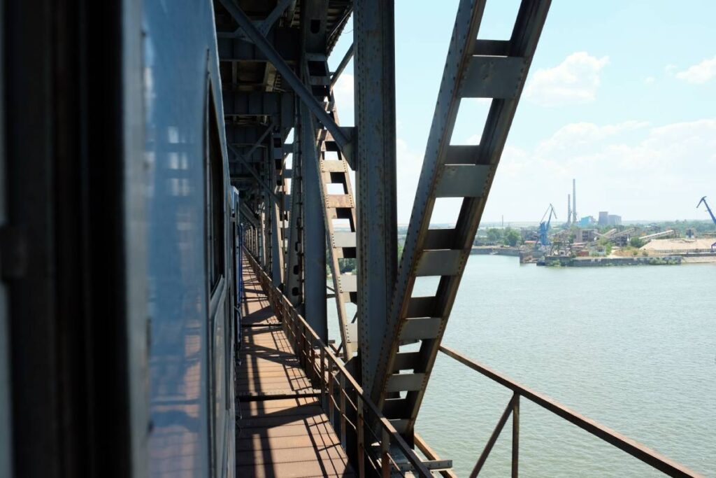 Rejoindre la Roumanie en train, traversée du Danube ©Etpourtantelletourne.fr