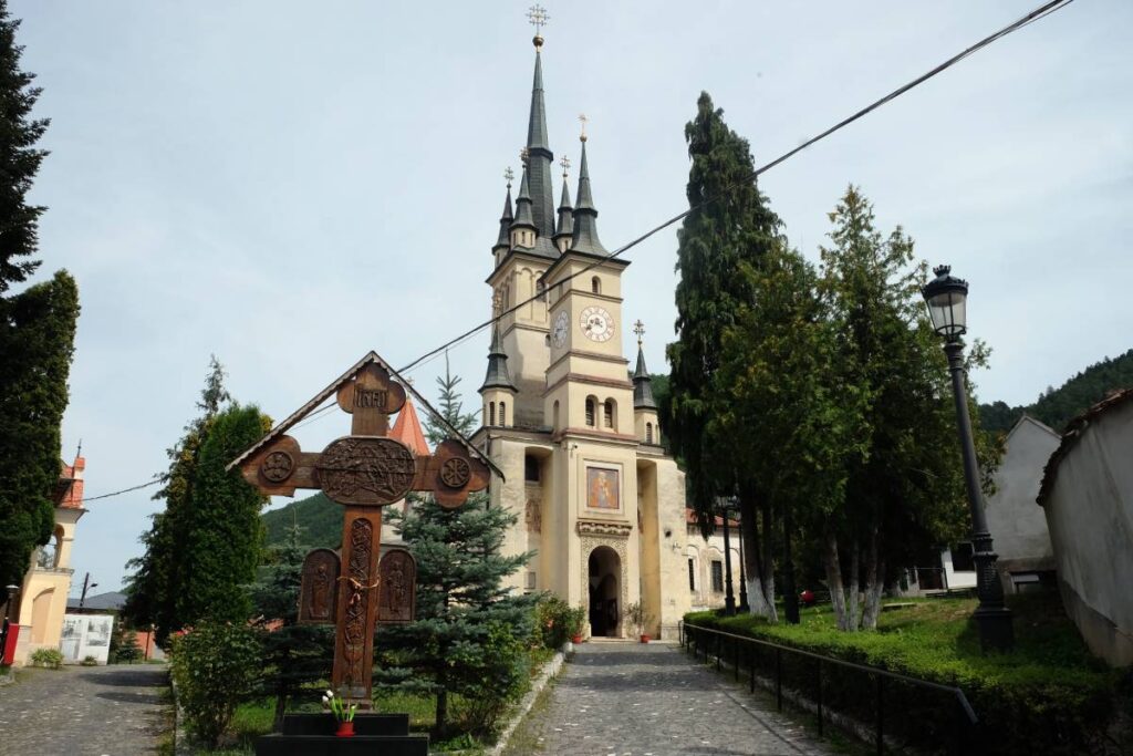 Visiter Brasov en famille : cathédrale Saint-Nicolas ©Etpourtantelletourne.fr
