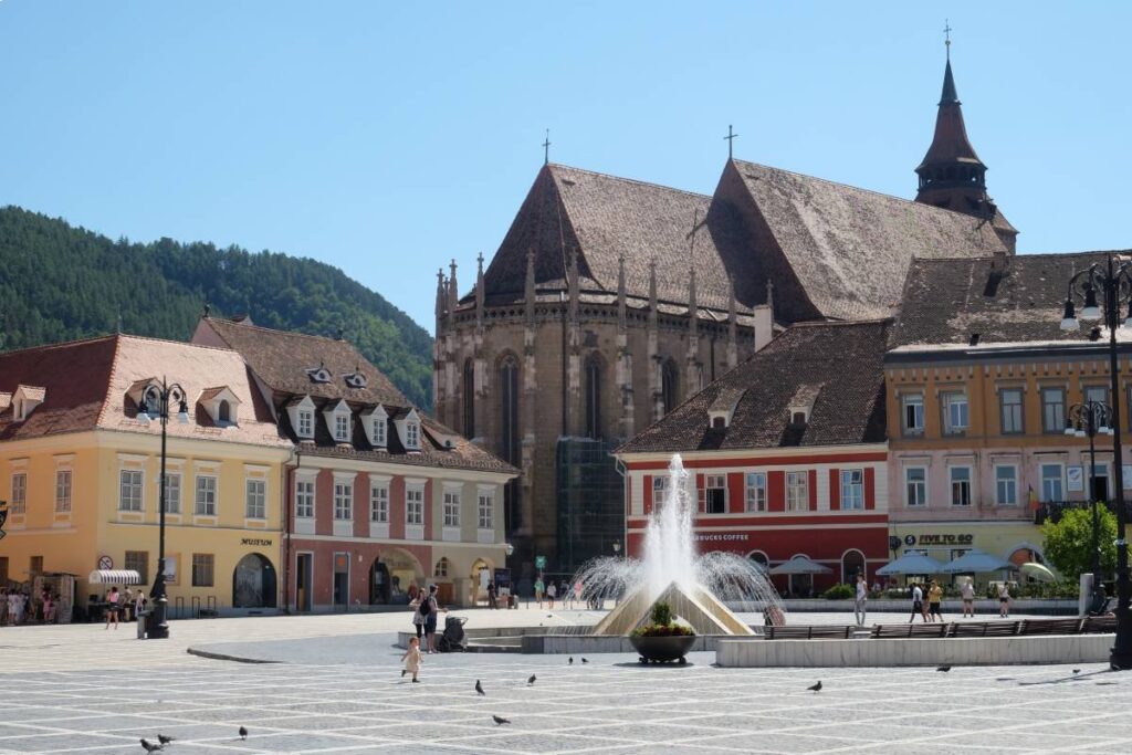 Visiter Brasov en famille : église noire  ©Etpourtantelletourne.fr
