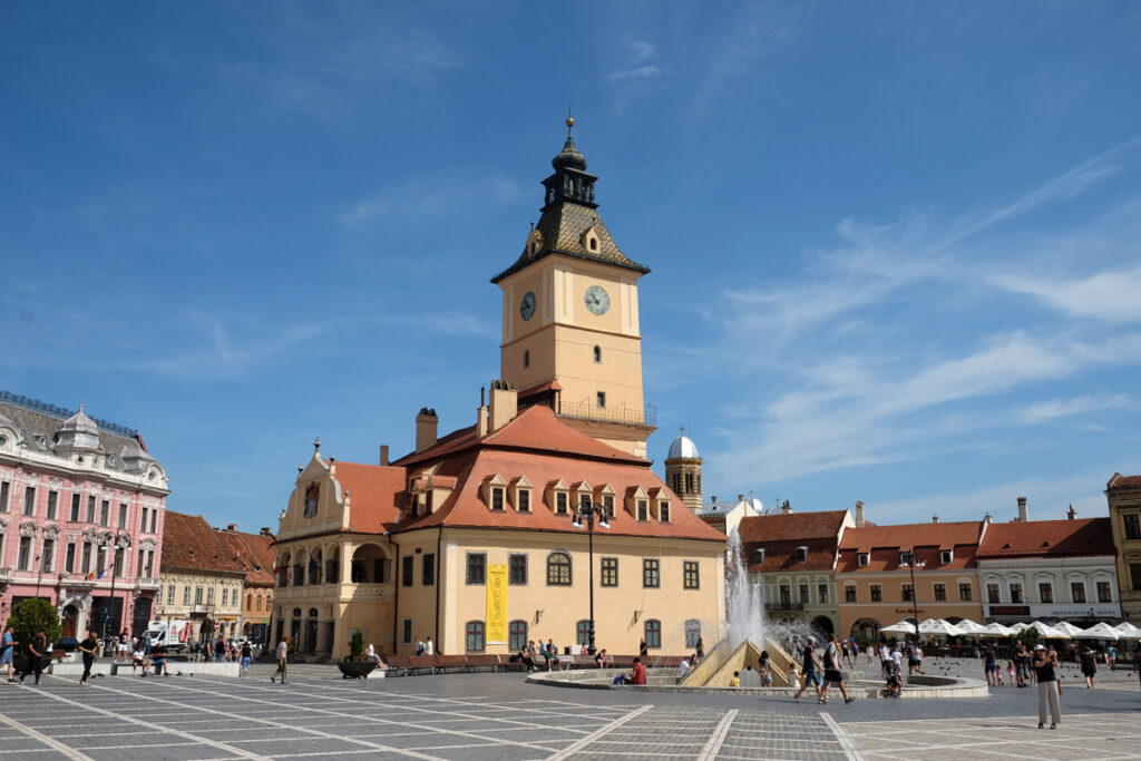 Visiter Brasov en famille : ancien hôtel de ville ©Etpourtantelletourne.fr