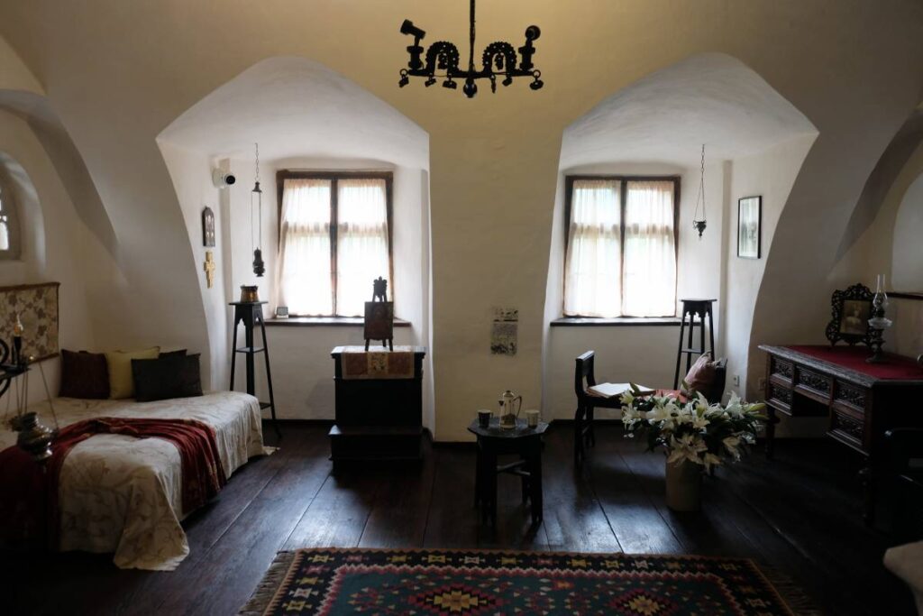 Visiter la Transylvanie en famille : château de Bran (Dracula)  ©Etpourtantelletourne.fr