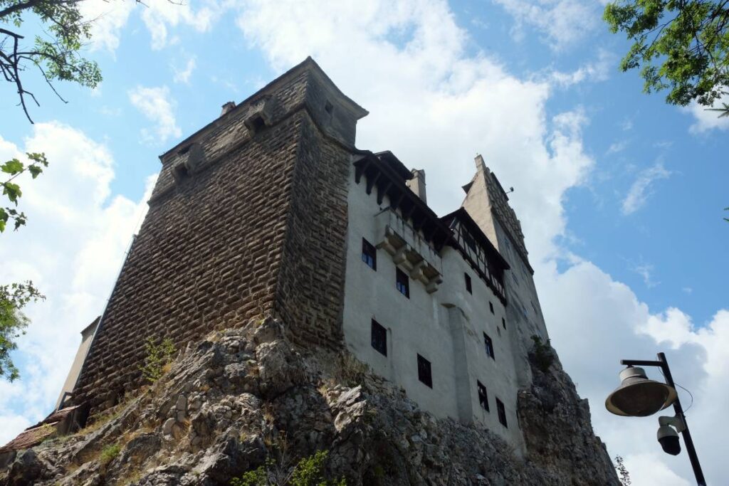 Visiter la Transylvanie en famille : château de Bran (Dracula)  ©Etpourtantelletourne.fr