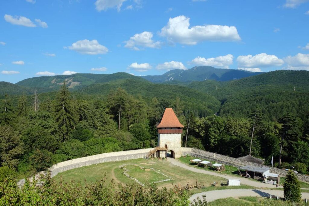 Visiter la Transylvanie en famille : forteresse de Râșnov ©Etpourtantelletourne.fr