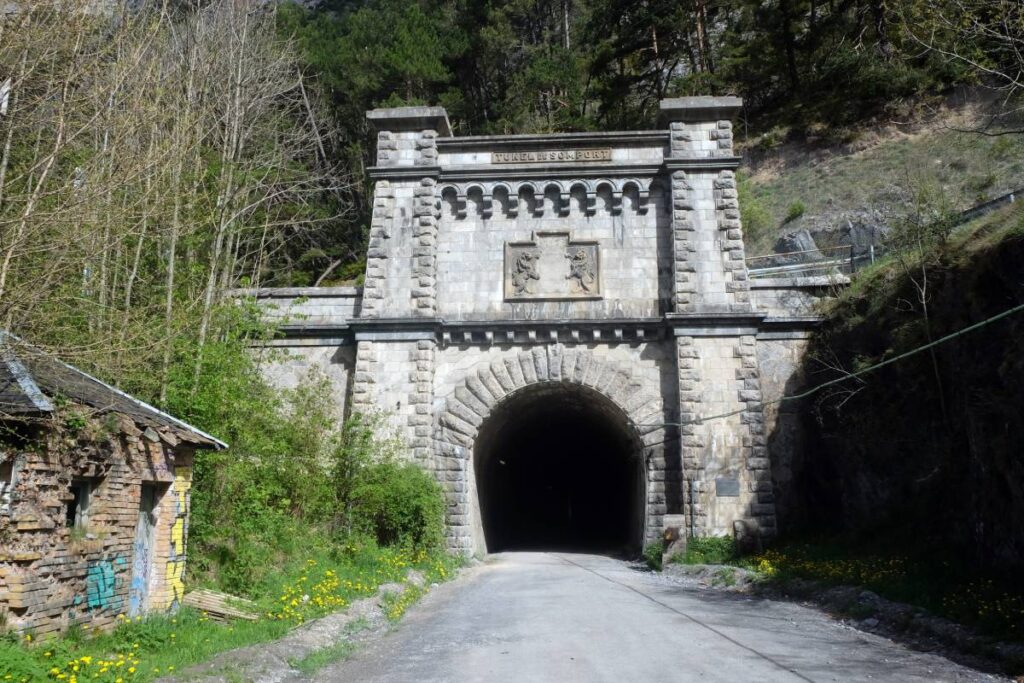 Tunnel de Somport à Canfranc ©Etpourtantelletourne.fr