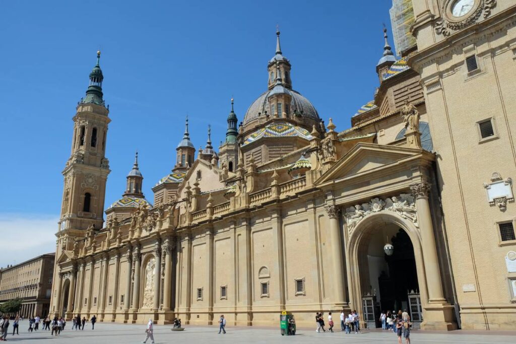 Visiter Saragosse (Espagne) - basilique de Notre-Dame du Pilier de Saragosse ©Etpourtantelletourne.fr