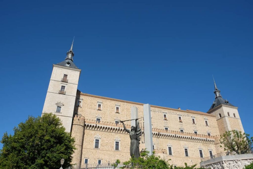 Visiter Tolède (Espagne) - Alcazar ©Etpourtantelletourne.fr