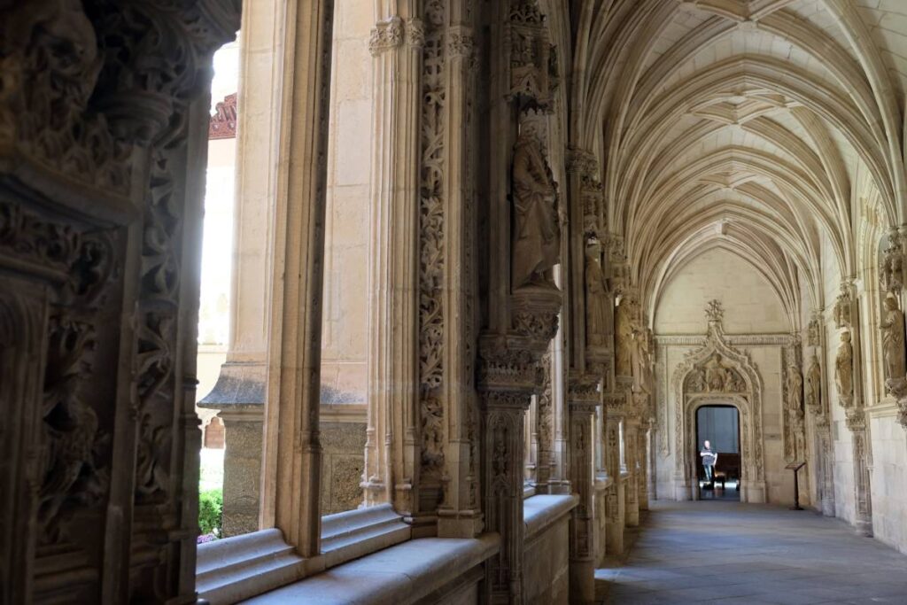 Visiter Tolède (Espagne) - patio monastère Saint Jean des Rois ©Etpourtantelletourne.fr