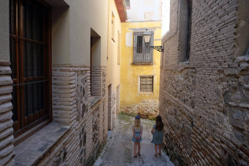 Visiter Tolède (Espagne) - ruelles labyrinthiques ©Etpourtantelletourne.fr