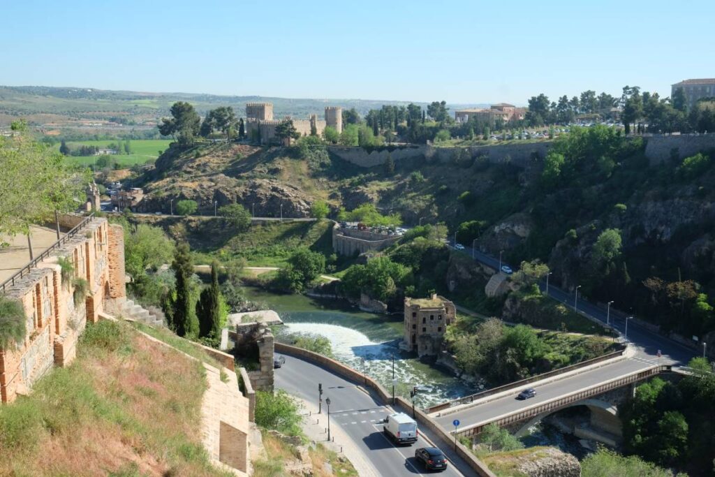 Visiter Tolède (Espagne) - vue depuis l'Alcazar ©Etpourtantelletourne.fr