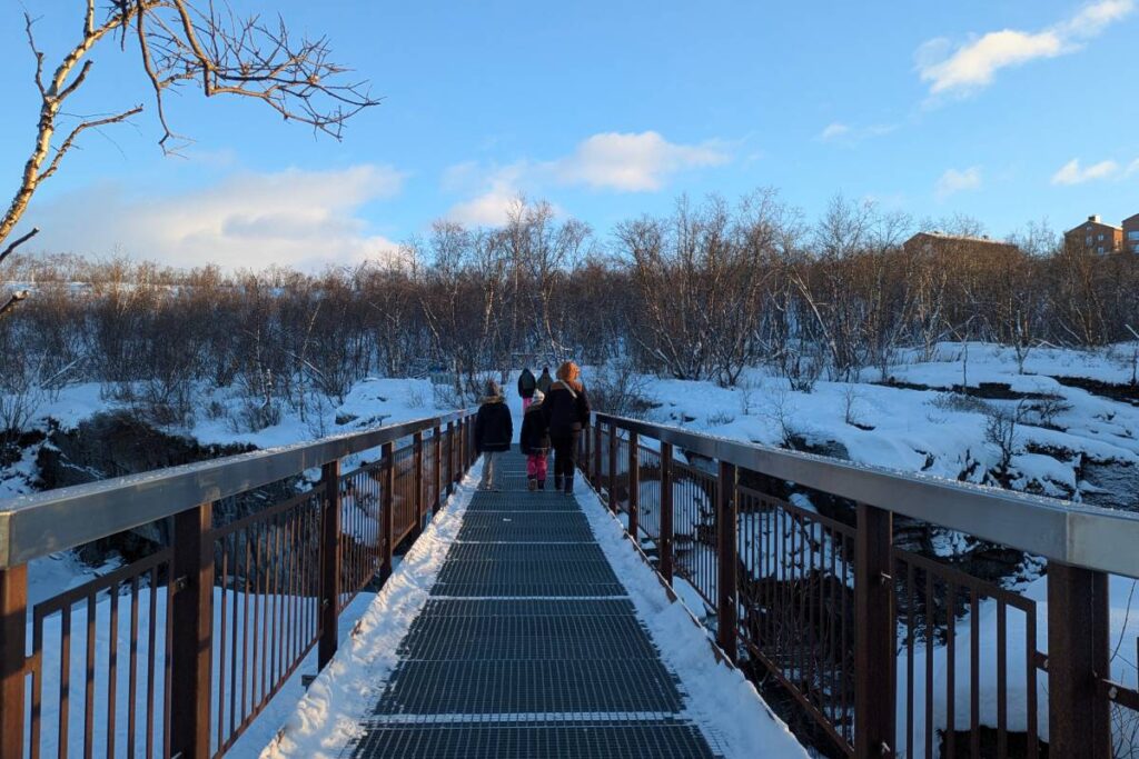 Aller en Laponie en train - promenade autour du lac d'Abisko ©Etpourtantelletourne.fr