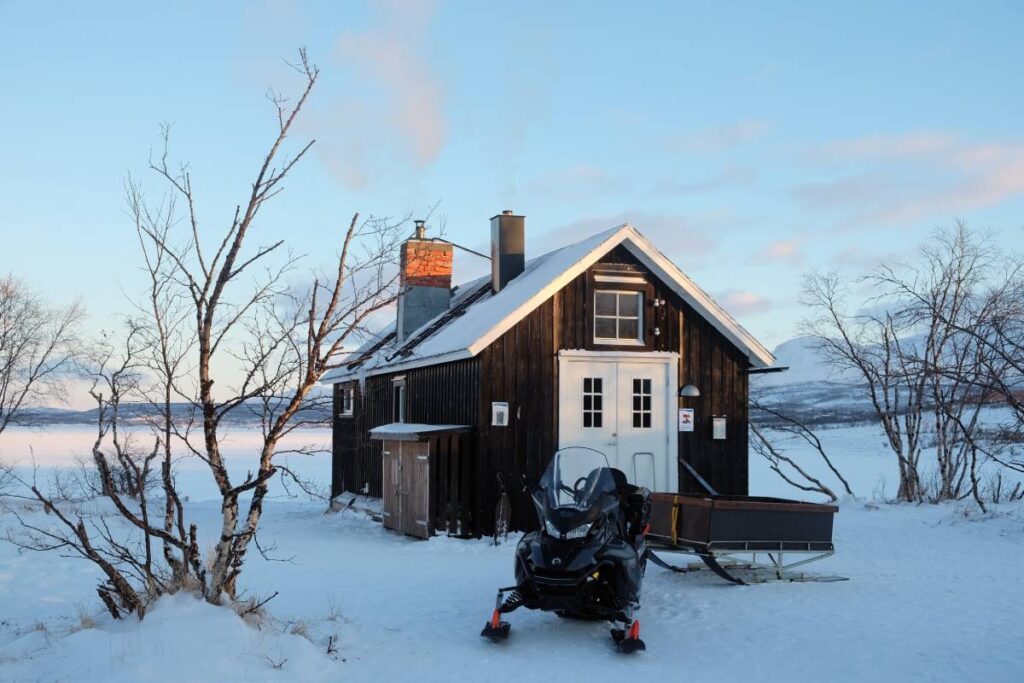 Aller en Laponie en train - sauna lac d'Abisko ©Etpourtantelletourne.fr