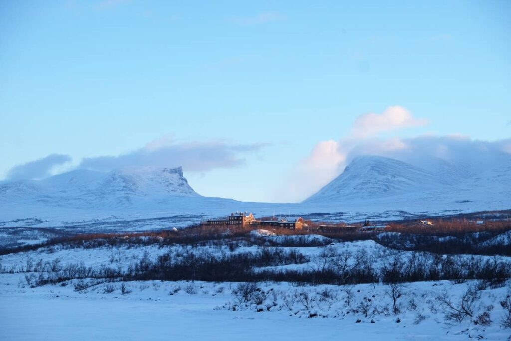 Aller en Laponie en train - promenade  lac d'Abisko ©Etpourtantelletourne.fr