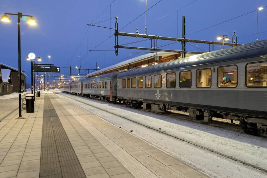 Aller en Laponie en train - changement à Boden ©Etpourtantelletourne.fr