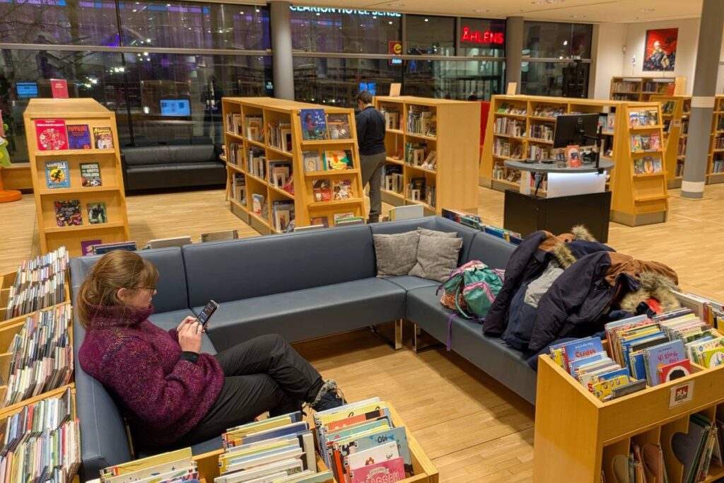 Bibliothèque Luleå (Suède) ©Etpourtantelletourne.fr