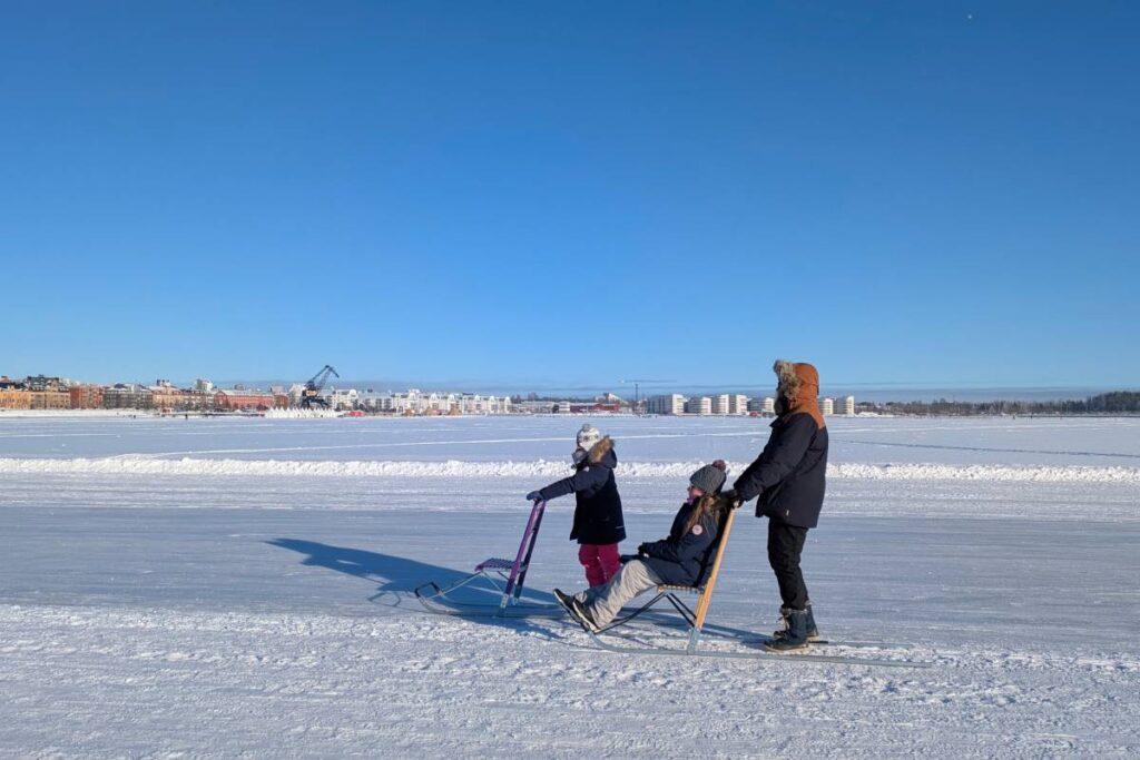 Piste de glace à Luleå - sparks ©Etpourtantelletourne.fr