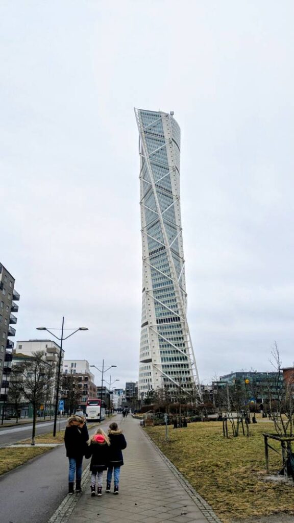 Visite de Malmö - tour Turning Torso  ©Etpourtantelletourne.fr