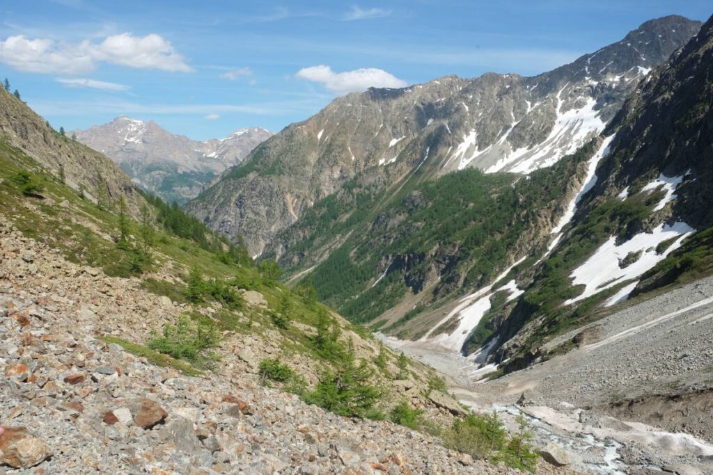 Randonnée dans le parc des Écrins - paysage alpin et altitude ©Etpourtantelletourne.fr
