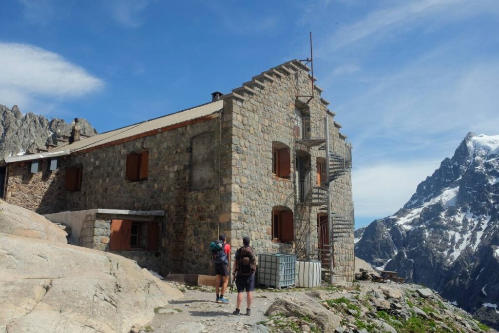 Randonnée dans le parc des Écrins - refuge du Glacier Blanc ©Etpourtantelletourne.fr