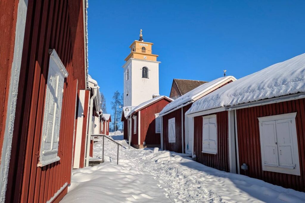 La ville-église de Gammelstad (Suède) ©Etpourtantelletourne.fr