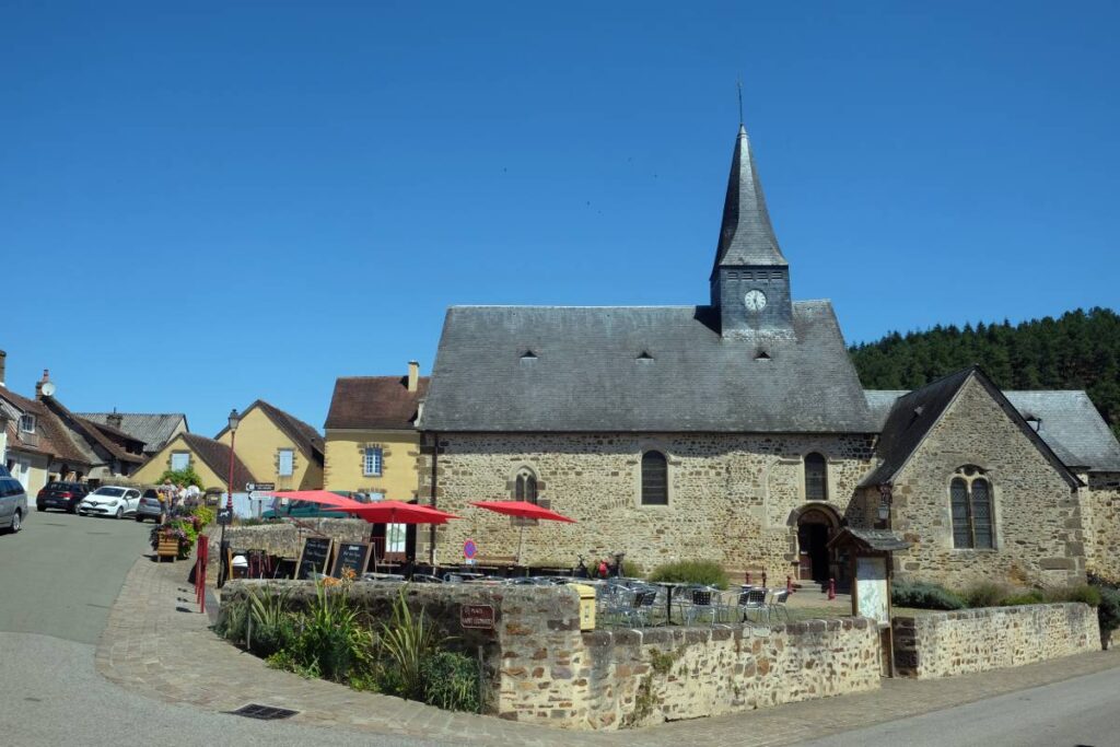 Village de Saint-Léonard - Week-end en famille dans les Alpes mancelles (Sarthe) ©Etpourtantelletourne.fr