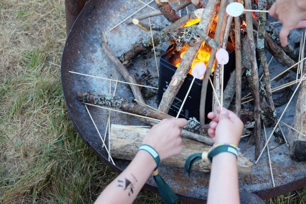 Festival Les Petits Baroudeurs : chamallows grillés et feu de camp ©Etpourtantelletourne.fr