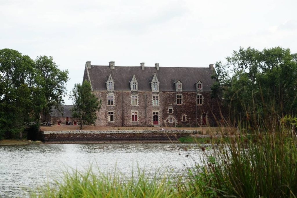 4 jours en van et en famille en Bretagne : forêt de Brocéliande - château de Comper ©Etpourtantelletourne.fr