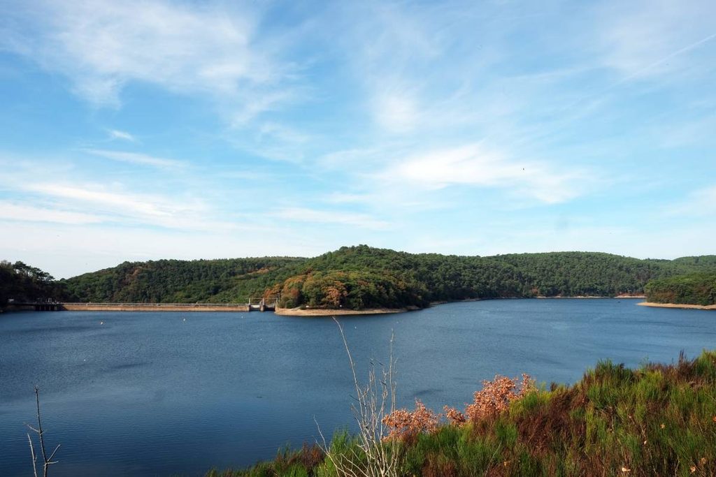 4 jours en van et en famille en Bretagne : lac de Guerlédan  ©Etpourtantelletourne.fr